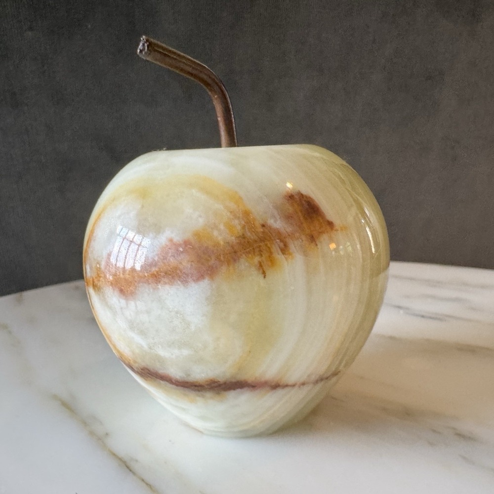 GORGEOUS VINTAGE VEINED AGATE GREEN MARBLE ONTX APPLE PAPERWEIGHT - Picture 3 of 6